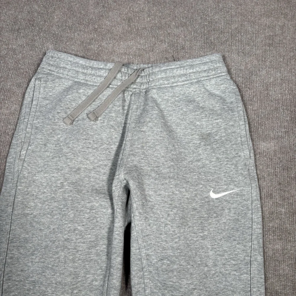 Nike‎ Sportswear Club Fleece Sweatpants Mens S Gray Tapered Jogger Embroidered